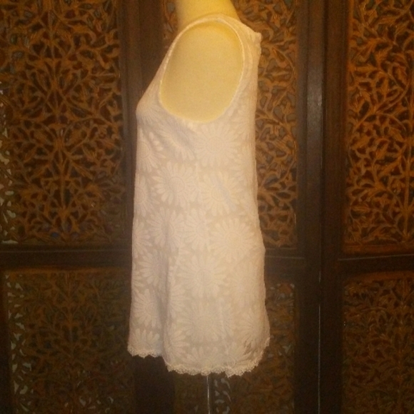 Alfoni White Sunburst Design Lined Dress - Picture 6 of 6